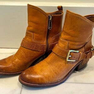 Donald Pliner wade ankle boots